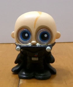 ESTUCHE EXCLUSIVO RARO PERSECUCIÓN STAR WARS DOORABLES PERSONAJE DARTH VADER (SIN MÁSCARA) - Imagen 1 de 2