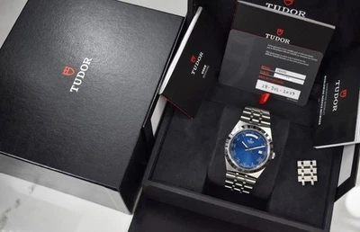 Tudor 41MM 28600 Azul Real/Números Romanos/Día-Fecha/Caja Papeles 2023 Foto 1 de 4