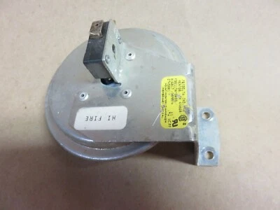 Lennox Furnace Pressure Switch Part# 27K5001  Tridelta # FS6117A-2008 - Image 1 of 2