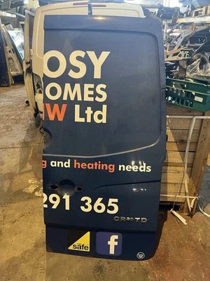 Puerta trasera derecha de granero lado conductor VW Crafter CR30 2008 2,5 TDI Foto 1 de 4