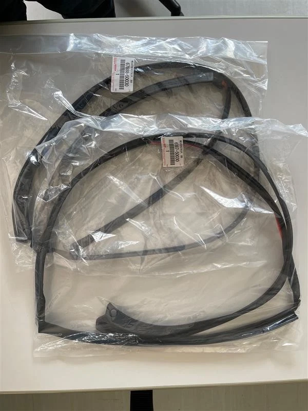 TOYOTA Genuino Puerta Trasera Weatherstrip Nº2 LH & RH SET LEXUS LS430 UCF30L 01-06 Foto 1 de 1