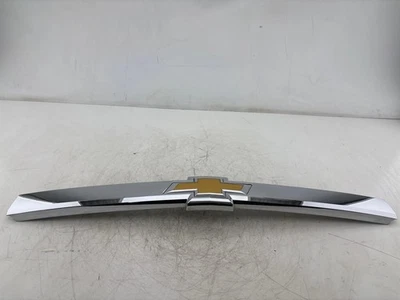 Chevrolet Silverado 2500 2017-2019 moldura parrilla delantera OEM Foto 1 de 4