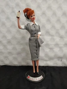 Muñeca Barbie I Love Lucy Episodio 30 Lucy Does A TV Commercial Mattel 1996 - Imagen 1 de 4