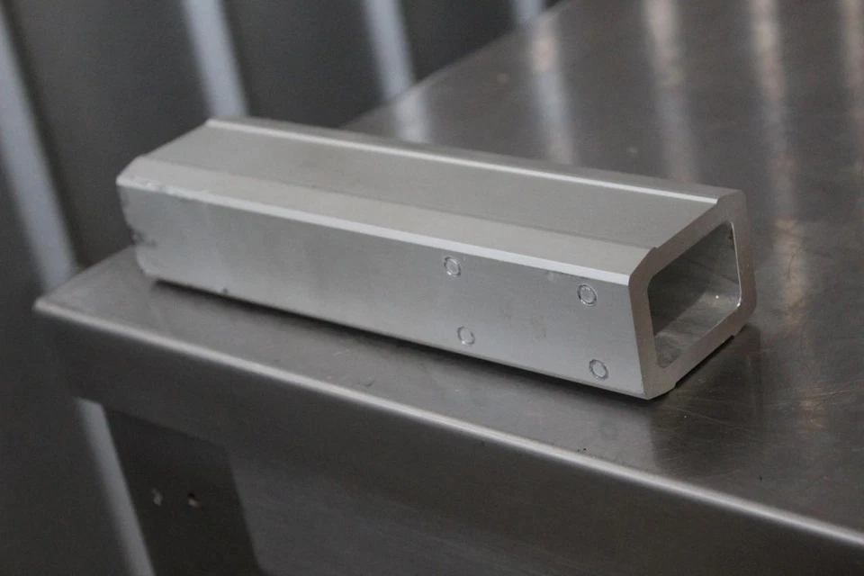 Tubo de extensión de soporte de brazo colgante nVent Hoffman C-CS2T5 45 x 60 x 222 mm Foto 1 de 1