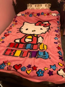 SANRIO HELLO KITTY Oversize Throw Fleece Blanket 59" X 78" - LikeNew - Picture 1 of 7