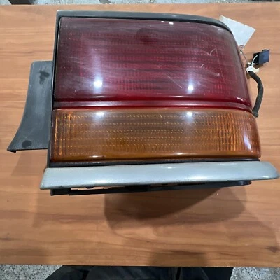 Dodge Spirit 1989-1992 genuino fabricante de equipos originales luz trasera derecha del lado del pasajero Foto 1 de 4