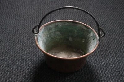 ancien petit chaudron en cuivre J. CHESNAIS VILLEDIEU - Photo 1/4