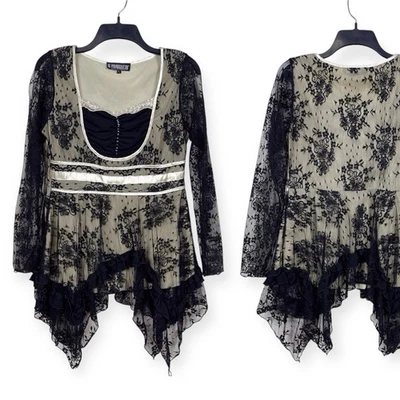 Top de encaje negro The Pyramid Collection grande renacentista hada caprichosa damisela Foto 1 de 4