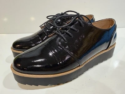 Oxford de plataforma brillante de cuero sintético negro con beso de lavandería chino talla 8,5 Foto 1 de 4