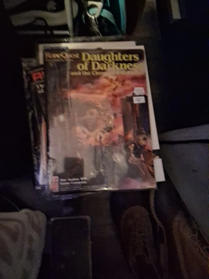  RuneQuest Daughters of Darkness Chronicles of Santon Fantasy RPG 1990 SELLADO Foto 1 de 2