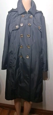 Gabardina negra con capucha para mujer Jane Post X Saks Fifth Avenue talla M Foto 1 de 4