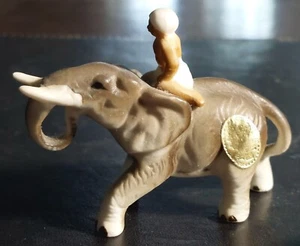Elefante vintage in bone china con cavaliere e bambino elefante minifigure - Foto 1 di 12