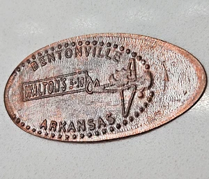 WALTON'S Fliegenschild BENTONVILLE Arkansas länglicher Lucky Penny Münze Token WALMART - Bild 1 von 8