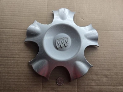 Buick OEM 2000 2001 LeSabre Silver 5 orejetas 10,125" tapa central cubierta de buje 9594253 Foto 1 de 4