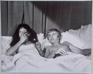 1970 SCARS OF DRACULA - Press Photo 10x8 - Christopher Lee, Jenny Hanley - #2 - Imagen 1 de 3