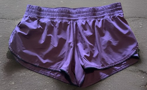 LULUS Lululemon taglia 10 Garnet Hottie pantaloncini da corsa caldi con fodera cucitura 3"