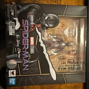 Traje negro y dorado BAS63007: S.H.Figuarts Spider-Man No Way Home con bonificación de primera carrera - Imagen 1 de 2