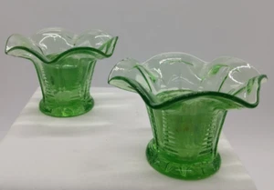 2 x Green Glass Ridge Patterned Posy Vases with Glass Stem Holders 4.5" x 3" - Picture 1 of 18
