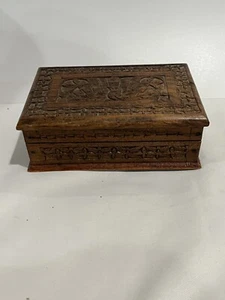 Caja de baratijas vintage tallada en madera para pájaros 6"" de ancho - Imagen 1 de 7