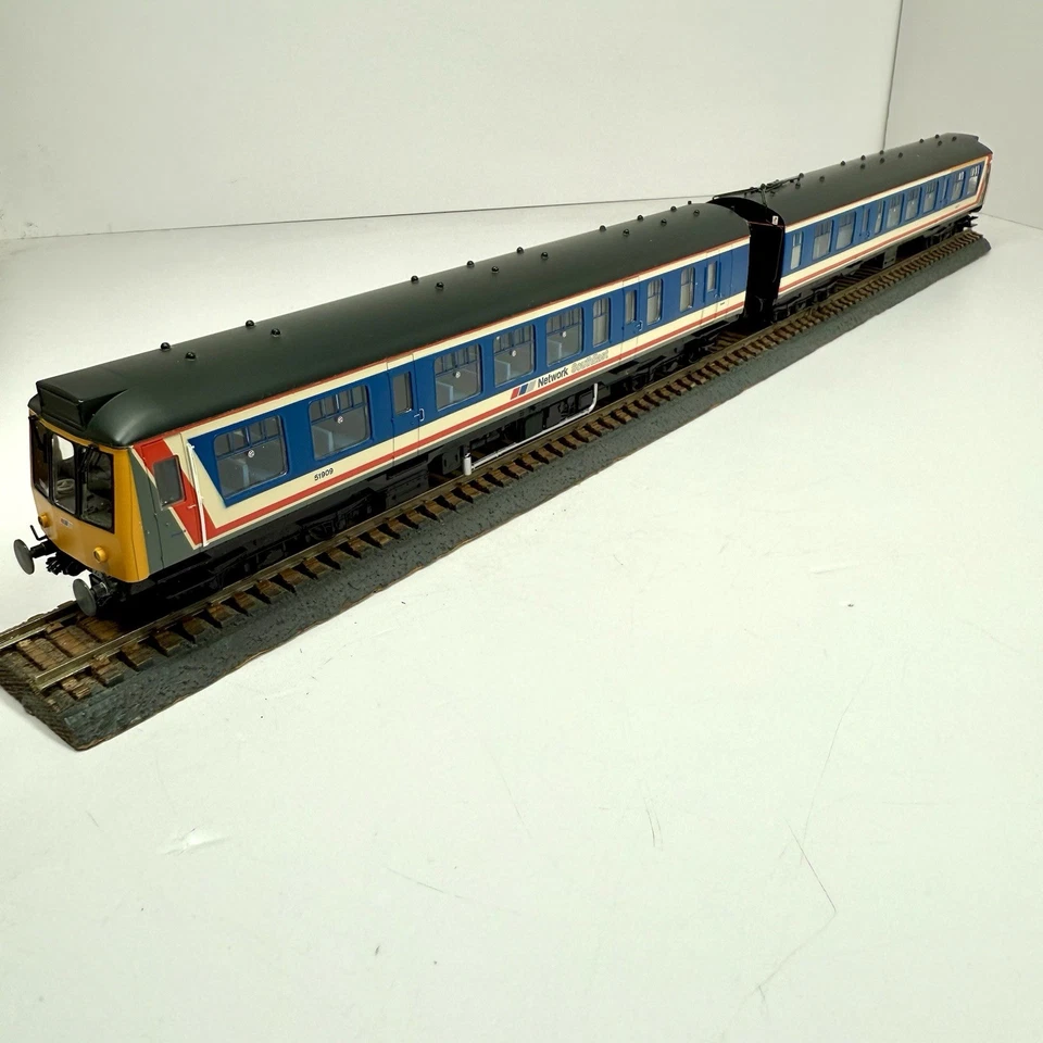 OO Scale Branch Line 32-901 Class 108 DMU 2 Car Network Southeast DCC Ready - Image 1 of 4