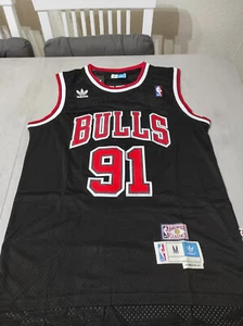 RODMAN CAMISETA DE LA NBA DE LOS BULLS NEGRA. TALLA S,L. - Imagen 1 de 2