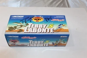 Action Monte Carlo 400 Looney Tunes 1:24 QVC Version with Autographed Box 2001 - Picture 1 of 12