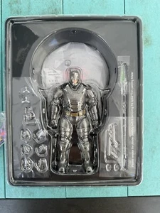 SDCC 2016 Nuovissimo Mezco One:12 Collettivo BVS Corazzato Batman Figura Autentica - Foto 1 di 7