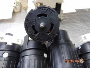 (1) HUBBELL CS8264C 50A 250V 3-Pole 4-Wire Grounding Twist-Lock *NICE CONDITION - Picture 1 of 4