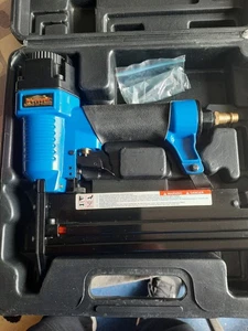 Holzmann Druckluft-Nagler/Tacker im Koffer - Bild 1 von 3