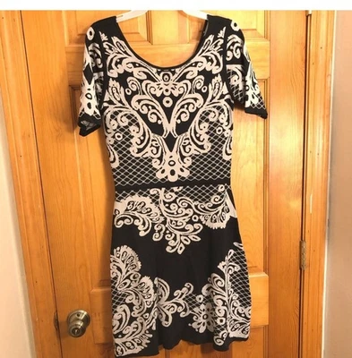 Vestido Yoana Baraschi Mujer’s S Negro y Crema Estampado Paisley Foto 1 de 4