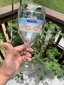 Copa de vino con tallo Tervis aislante Life Is Better On The Beach 9 oz - Imagen 1 de 7