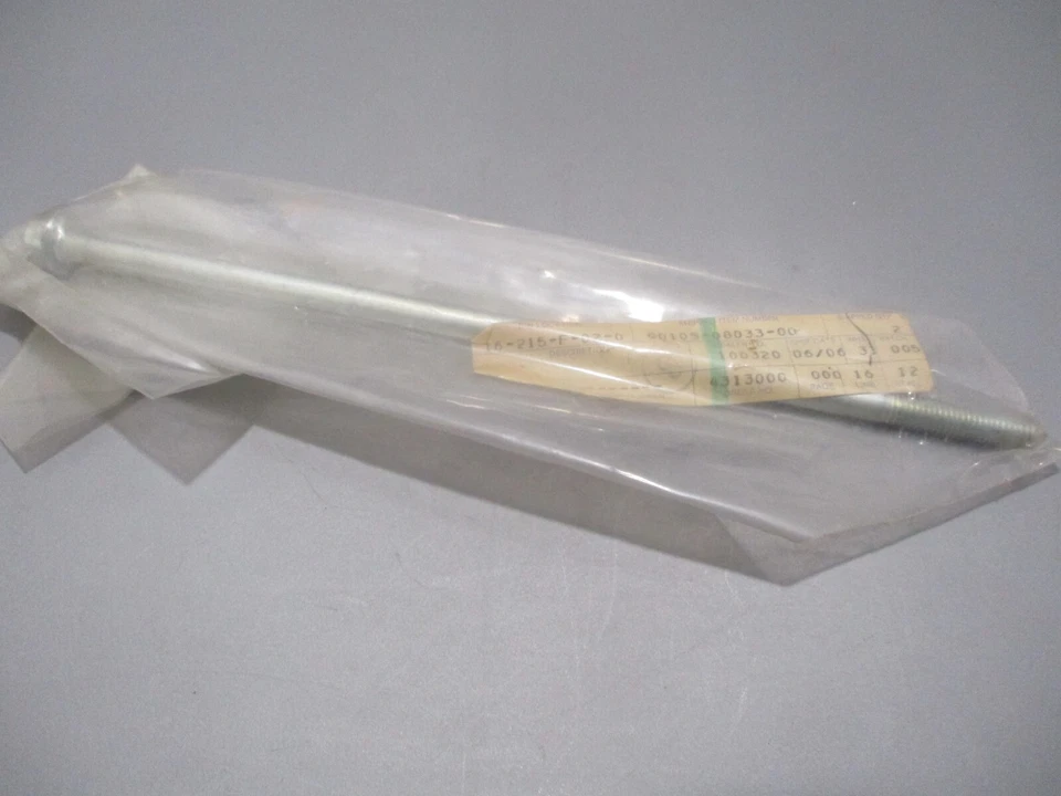 Nuevo de Lote Antiguo Yamaha OEM Bolt 1976-1979 RD400 1973-1975 RD350 1973-1974 TZ350 90105-08033 Foto 1 de 1