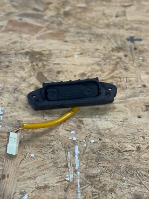 Puerta trasera MITSUBISHI OUTLANDER 2014-2020 puerta levadiza liberación tirador manija cubierta OEM Foto 1 de 3