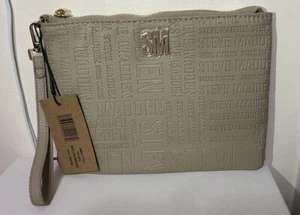 "Bolsa de pulsera en relieve con logotipo de topo STEVE MADDEN con mango de 10"" x 7,5" - Imagen 1 de 9