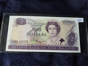 New Zealand 2 Dollars 1985-89 Uncirculated - Serial #EKS 449002 - Picture 1 of 2