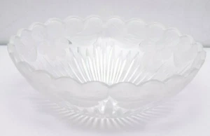 LARGE HEAVY 11" CRYSTAL SALAD/FRUIT BOWL WITH SMOKE LEAF DESIGN - Picture 1 of 6