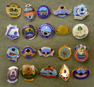 #PP.    #8.    LOT OF TWENTY (20)  BOWLING CLUB BADGES  - Picture 1 of 2