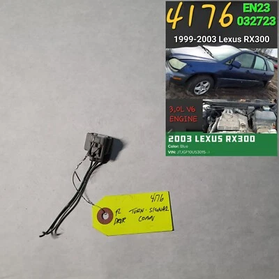 ⭐⭐OEM 1999-2003 LEXUS RX300 FRONT LEFT TURN SIGNAL CONNECTOR⭐⭐ - Image 1 of 2
