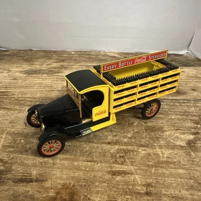 DANBURY MINT 1927 COCA COLA Ford Delivery Truck 1:24 Scale Diecast w/ Soda Cases - Image 1 of 4