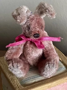 Vintage Eiche Künstler 2,5" rosa Gelenk Kaninchen Puppenhaus Miniatur süß - Bild 1 von 5