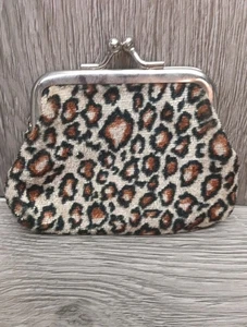 Monedero y llavero estampado de guepardo de felpa de 4" X 3" - Imagen 1 de 6