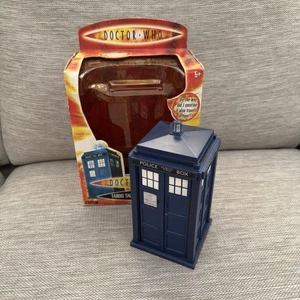 Doctor Who Tardis Moneybox Ninth Doctor & Rose 2004 con caja - Imagen 1 de 12