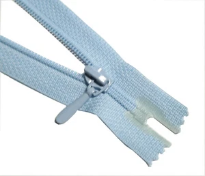 20 Stk. OPTI Reißverschlüsse Größe #3 Webband Nylonkette Farbe 249 Hellblau 16cm - Picture 1 of 2