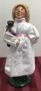 07 Byers Choice Ltd - 1994 The Carolers - Marie Holding Nutcracker Figurine - Picture 1 of 8