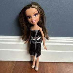 Bratz Fashion Designer Yasmin Doll Outfit Black Top Skirt Silver Shoes - Picture 1 of 11