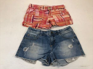 SET BESTEHEND AUS 2 ABGESCHNITTENEN DENIM-SHORTS FÜR KINDER INSGESAMT MÄDCHEN & OLD NAVY KARIERTE SHORTS GRÖSSE 8 - Bild 1 von 9