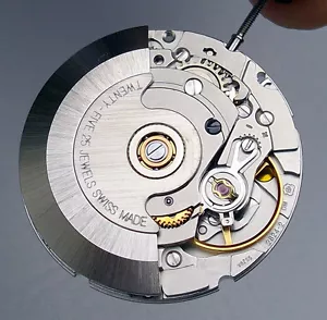 GENUINE ETA 2824-2 AUTOMATIC MOVEMENT 25 JEWELS GOLD BALANCE SWISS MADE - NEW - Picture 1 of 5