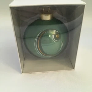Monograma árbol de Navidad adorno de vidrio verde azulado "C”3" alto - Imagen 1 de 1