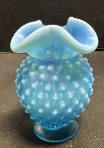 Fenton Hobnail aquablau opalisierendes Glas gekräuselt 4 Zoll Knospe Vase Vintage schön - Bild 1 von 5