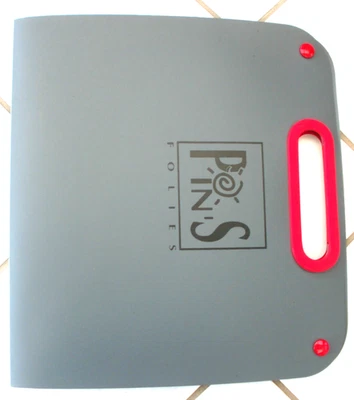 CLASSEUR ROUGE VIDE POUR PIN'S 3 PLANCHES DE 45 x 3 = 135  + 2 INTERCALAIRES - Photo 1/3